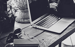 配资出金:手机买股票的软件-情绪突变！A股“吹哨人”最新发声！