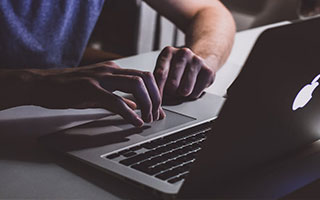 怎样网上注册股票开户:线上配资公司-8月股价涨幅超82%的东芯股份今日复牌 “反路演”引投资者戏称“东伟达”来了